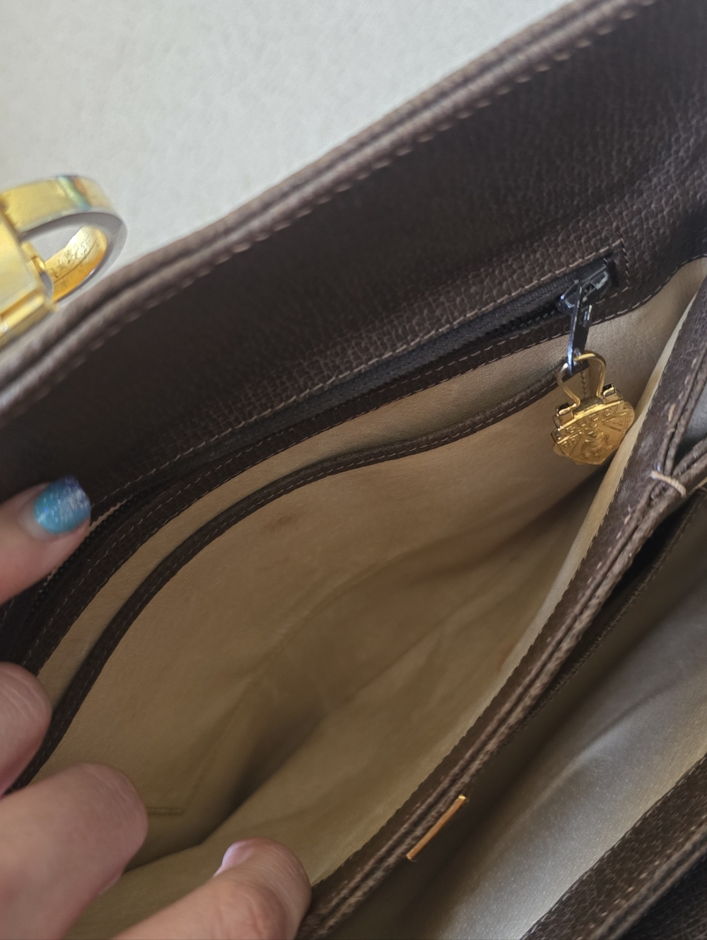 Vintage Gucci Brown Leather Structured Shoulder Bag with GG Logo & Serial # - Picture 16 of 16